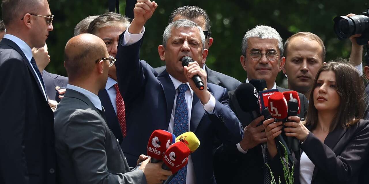 CHP'de atanmış ve seçilmiş yönetimin grup toplantısı resti