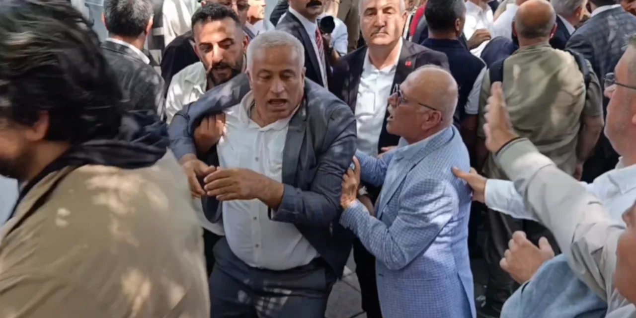 Faruk Bildirici'den Meclis önünde gazetecilere yönelik saldı
