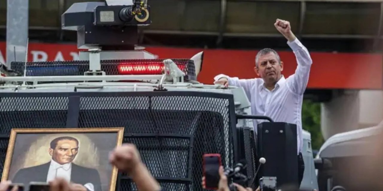 Özgür Özel, Amerikan dergisi Newsweek'e yazdı: Demokratik çö