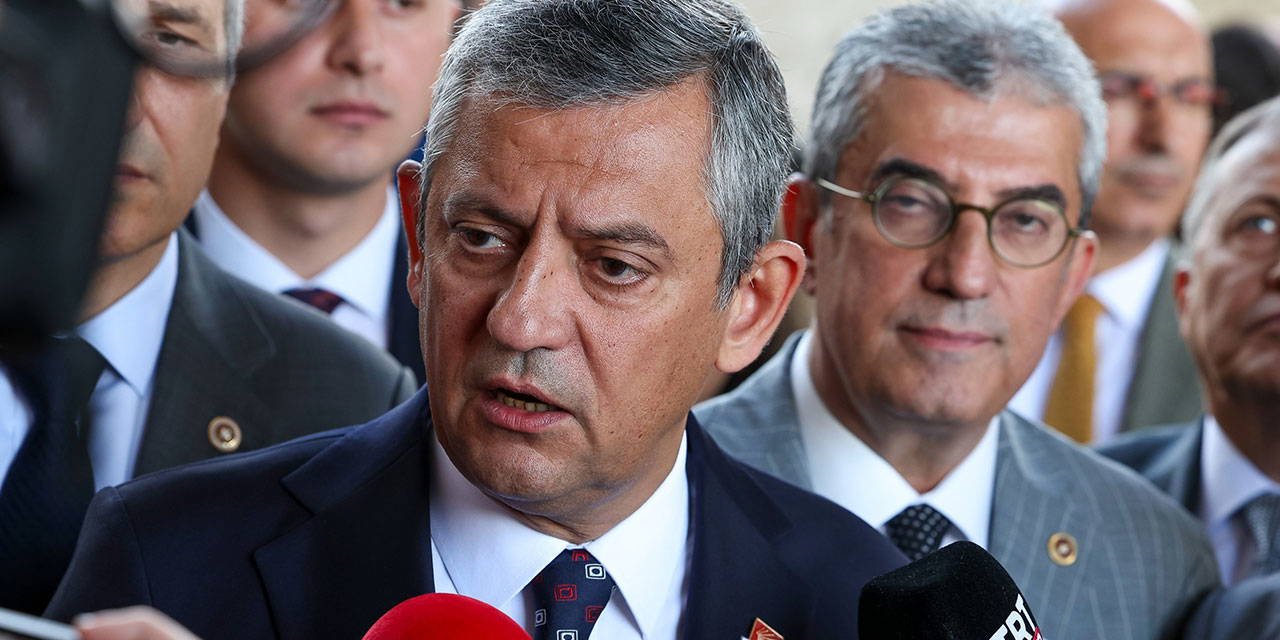 Özgür Özel'den demokrasi nöbeti çağrısı: 'Darbeye teslim olmayız, olmayacağız'