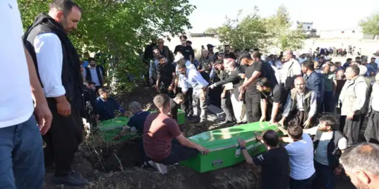 4, 5 ve 12 yaşındaydılar... Sulama kanalına düşen otomobilde ölen 3 kardeş yan yana toprağa verildi
