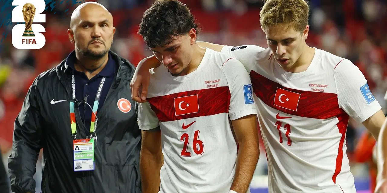 Dünya Kupası'na veda sonrası A Milli Takım'da büyük üzüntü: Sahayı gözyaşlarıyla terk ettiler