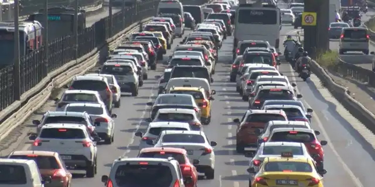 İstanbul'da haftanın ilk iş gününde trafik yoğunluğu