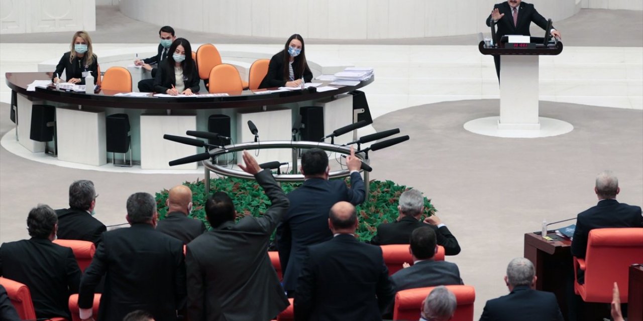 Kılıçdaroğlu'na 'faşist genel başkan' ifadesini kullanan Bakan Varank’a CHP’lilerden protesto