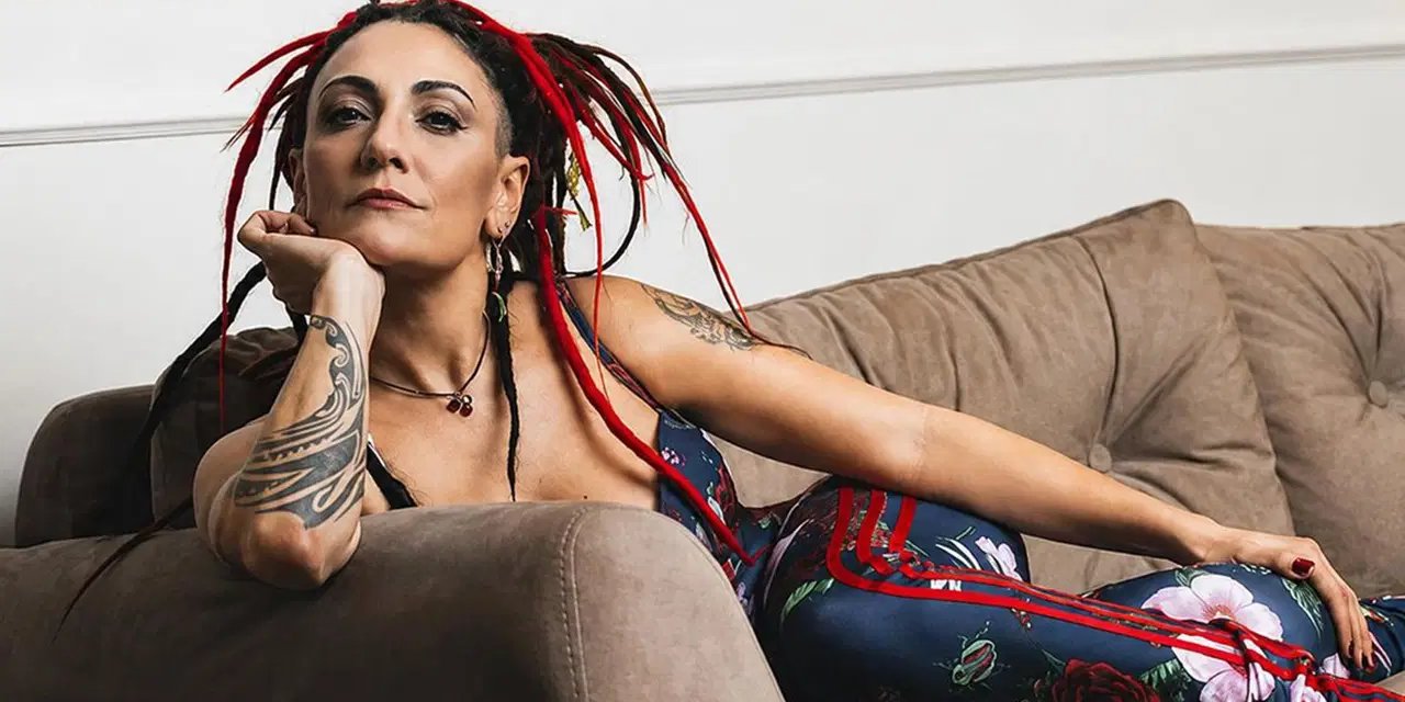Müziği bırakıp köye yerleşmişti: Özlem Tekin uzun süre sonra Bodrum'da objektiflere yansıdı