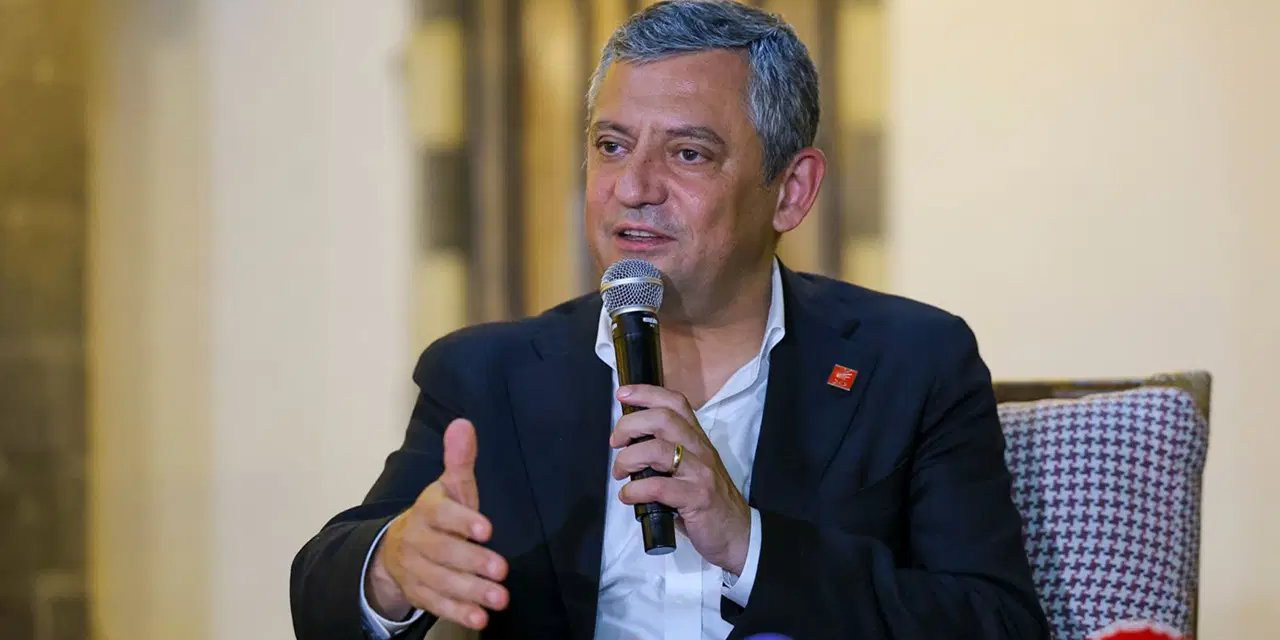 Özgür Özel'den Diyarbakır'da 'yeni parti' açıklaması: CHP'ye atanan kayyum ‘iktidar yürüyüşünü bırak' diyorsa...