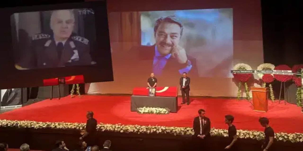 Kadir İnanır’ın cenaze töreninde 'Kenan Evren' gerginliği: Yuhalanarak salondan çıkarıldı!