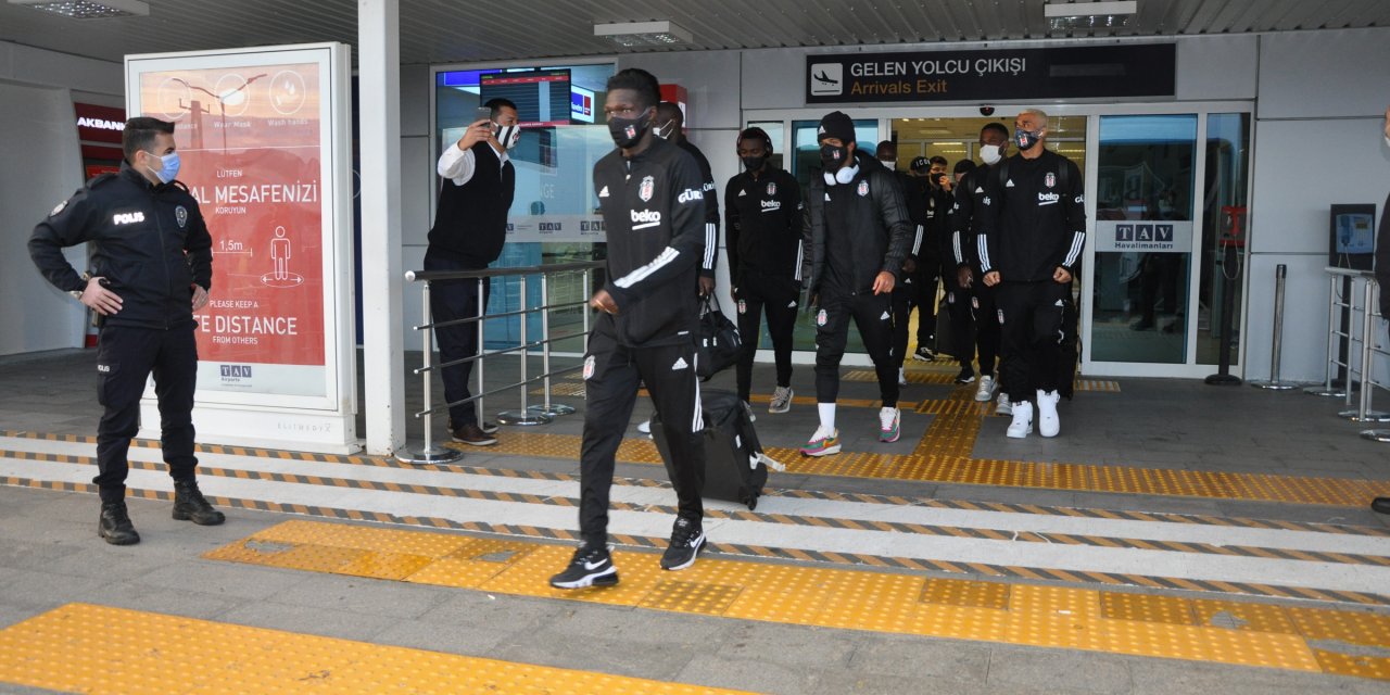 Beşiktaş kafilesi Antalya’ya geldi