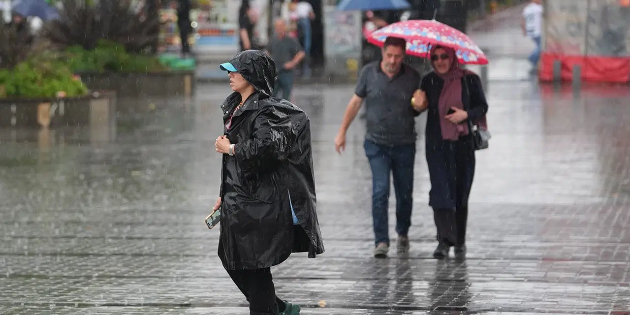 AKOM'dan İstanbul'a saatli sağanak yağış uyarısı: 9 Temmuz hava durumu nasıl olacak?