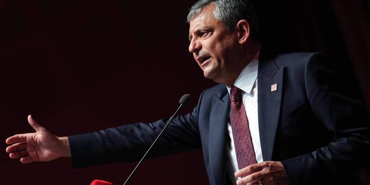 Özgür Özel, yeni partiye ilişkin konuştu: 'Coşkun akan bir sel var'