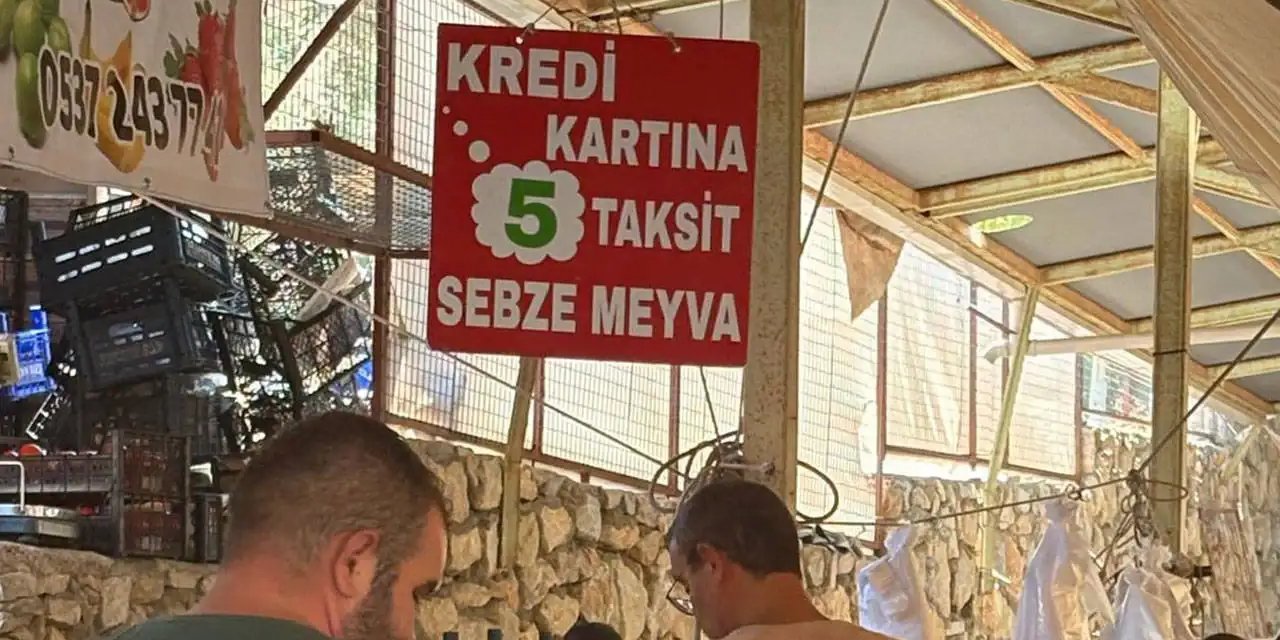 Halkın gündemi ekonomi: Halk pazarında taksitle meyve sebze dönemi!