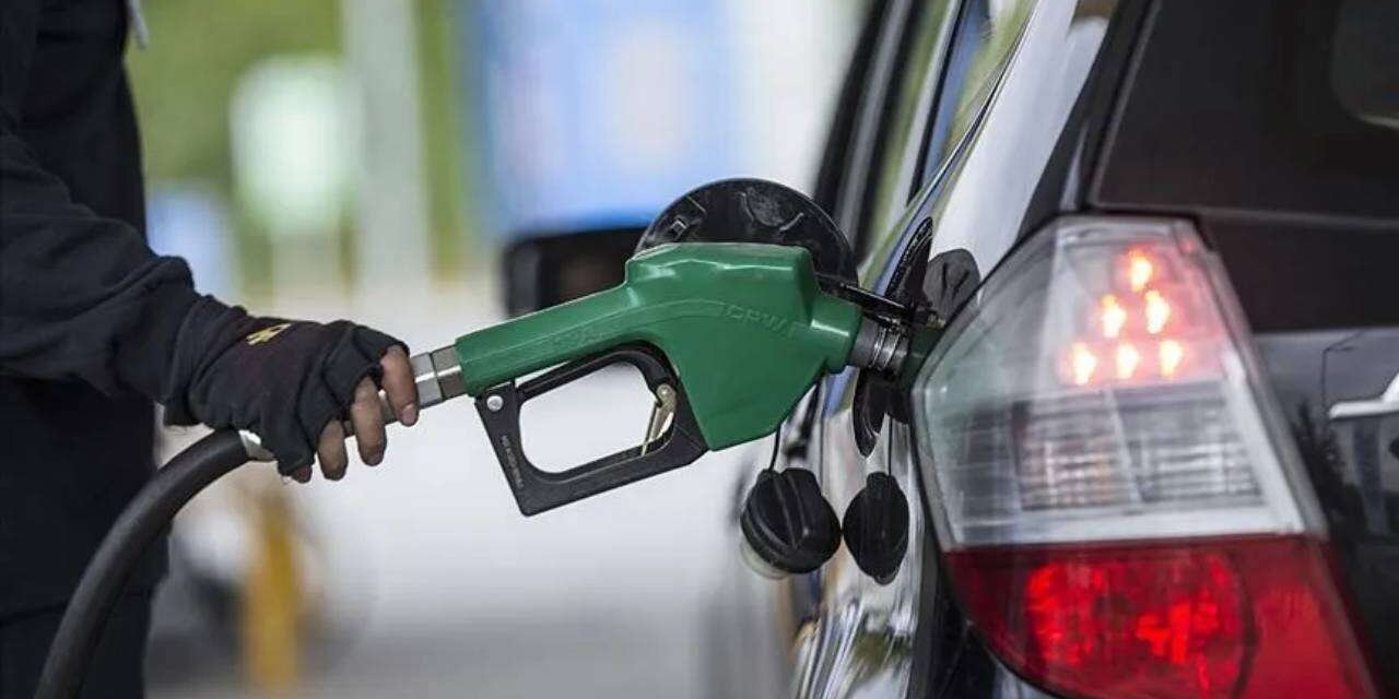 Gece yarısı tabela değişiyor: Benzine zam!