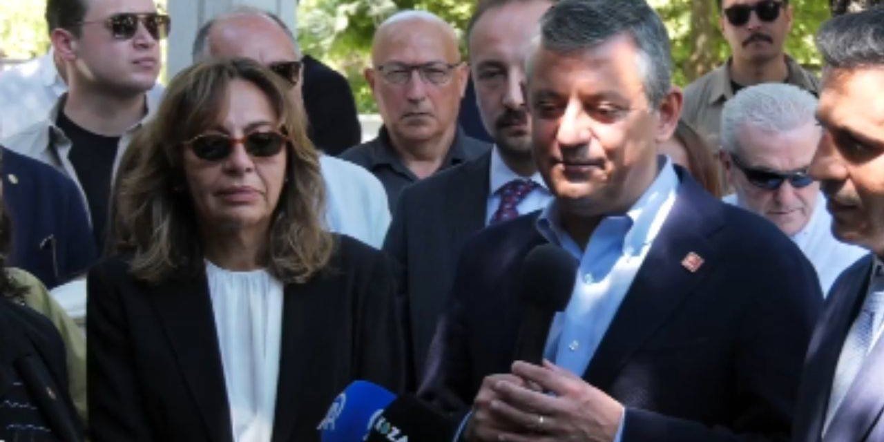 CHP lideri Özgür Özel: “Altan Öymen birlikte hep bir çıkış yolu bulunacağına ve iyilerin kazanacağına inanırdı, o inancı taşıyoruz”