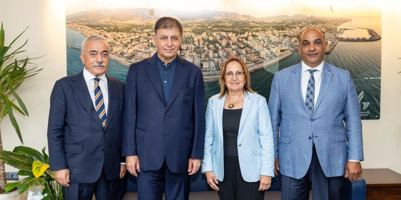 Başkan Tugay Güzelbahçe'de esnaf ve vatandaşlarla buluştu