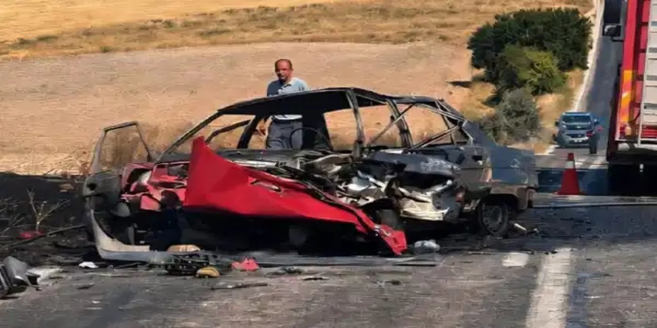 Çarpışan otomobillerden biri alev aldı: Ölü ve yaralılar var