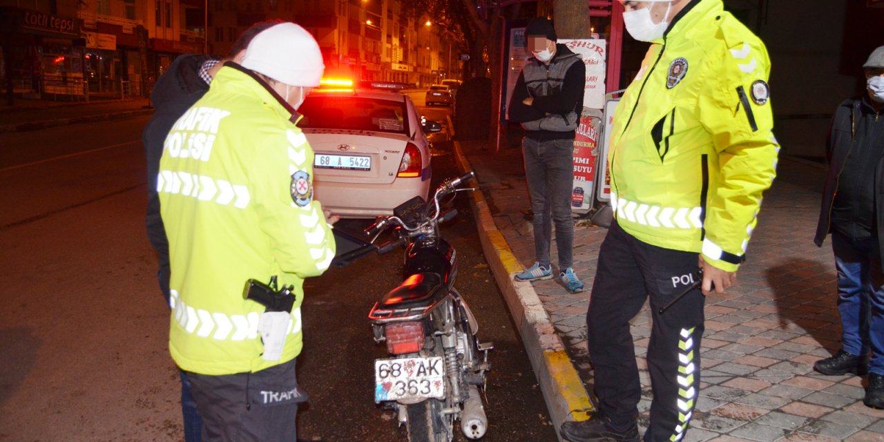 Kısıtlamayı ihlal eden 16 yaşındaki ehliyetsiz sürücüye 12 bin TL ceza