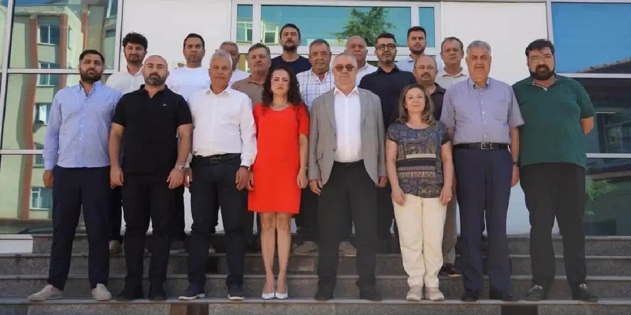 Edremit'te CHP'den toplu istifa: Belediye Başkanı ve 19 Belediye Meclis Üyesi YENİ Parti'ye katıldı