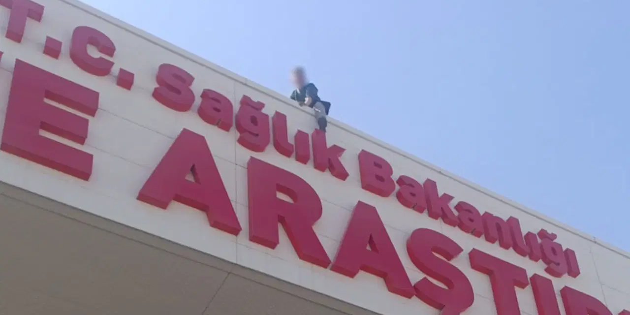 'Gazeteciler gelsin' diyerek hastane çatısında intihara kalkıştı: 'Karpuz keselim' diyerek ikna ettiler