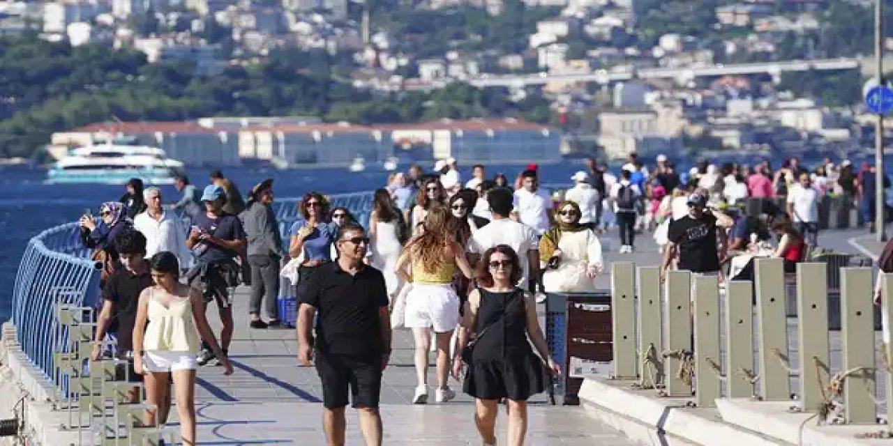AKOM'dan İstanbullulara 'poyraz' uyarısı: Sıcaklıklar 33 dereceyi bulacak