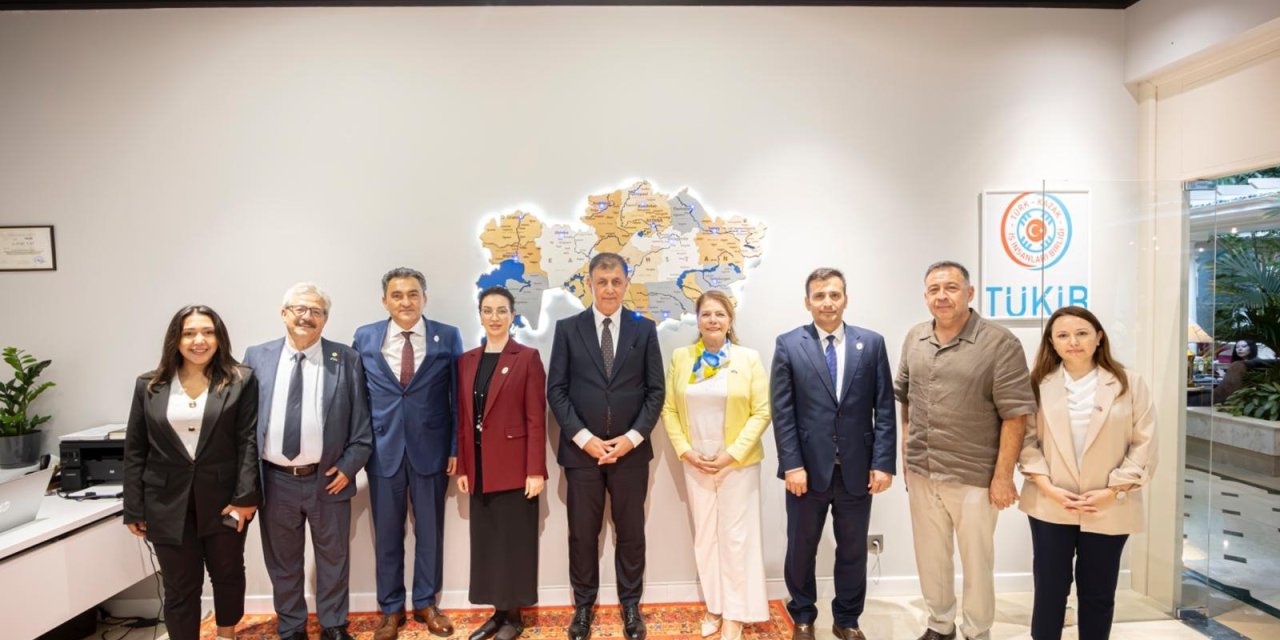Başkan Tugay'dan Kazakistan iş dünyasına İzmir daveti
