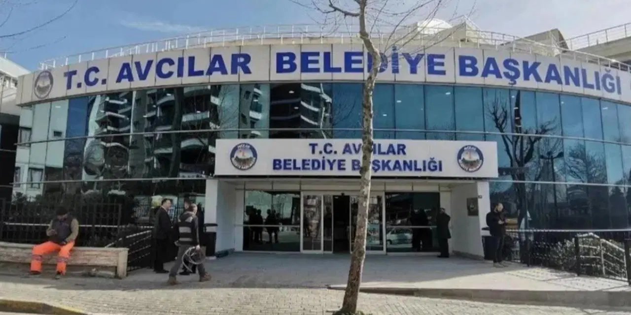 Avcılar Belediyesi'ne operasyon... Gözaltına alınan 12 kişi adliyeye sevk edildi