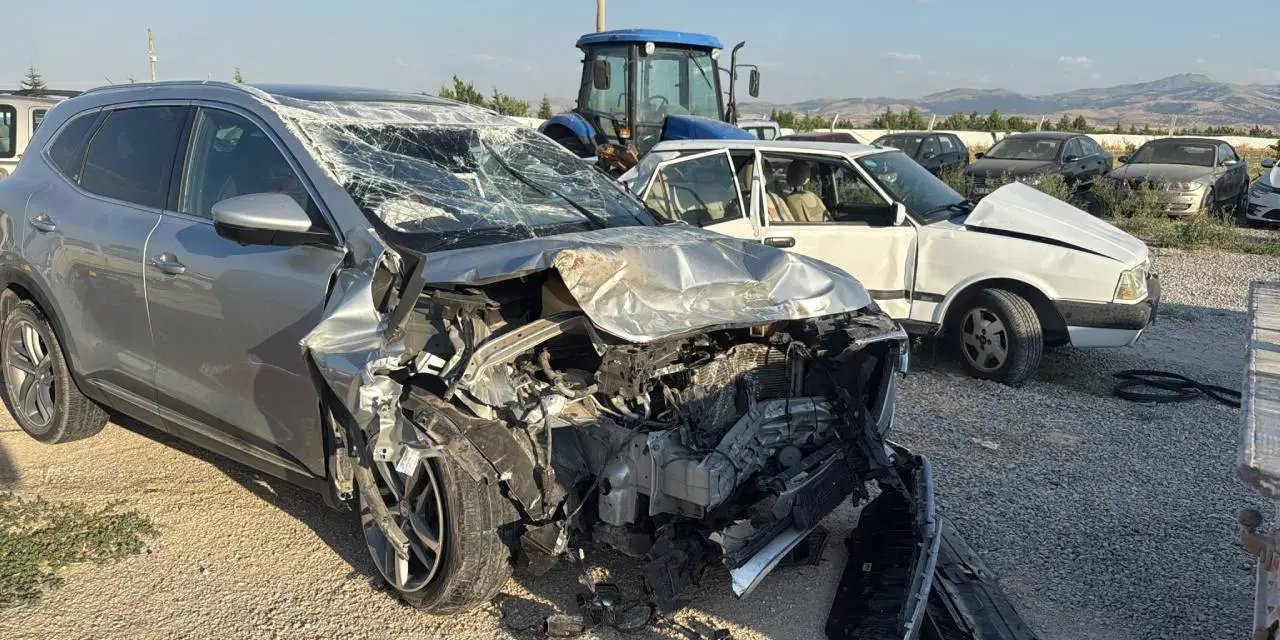 Afyonkarahisar'da feci kaza: Ölü ve yaralılar var