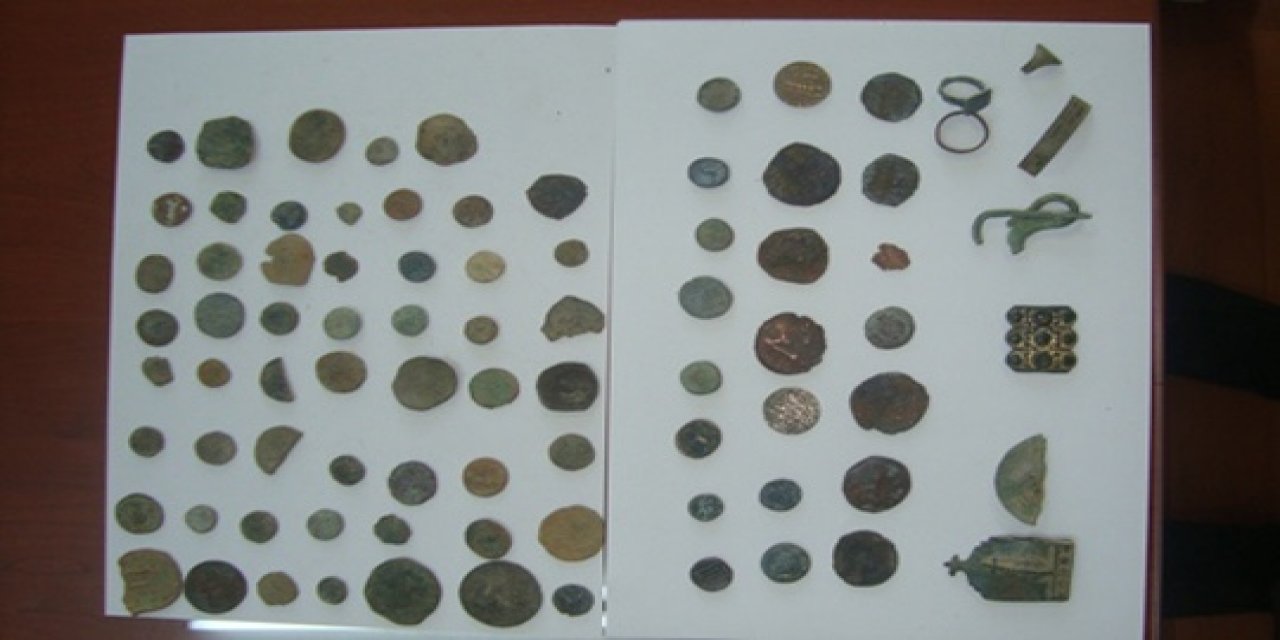 TARİHİ SİKKELERİ SATAMADAN YAKALANDILAR; NEFES KESEN OPERASYON KAMERADA
