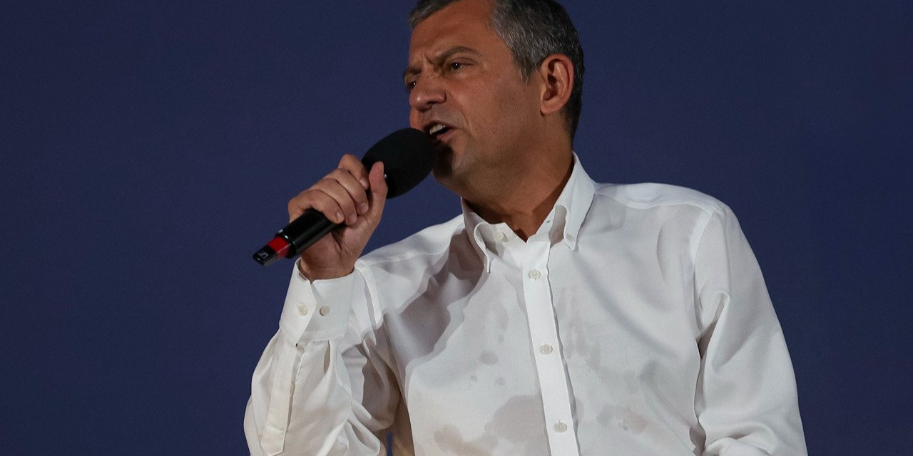 Özgür Özel'den İBB Davası'yla ilgili tepki: 'Burada artık göstermelik bir yargılama bile yapılmıyor'