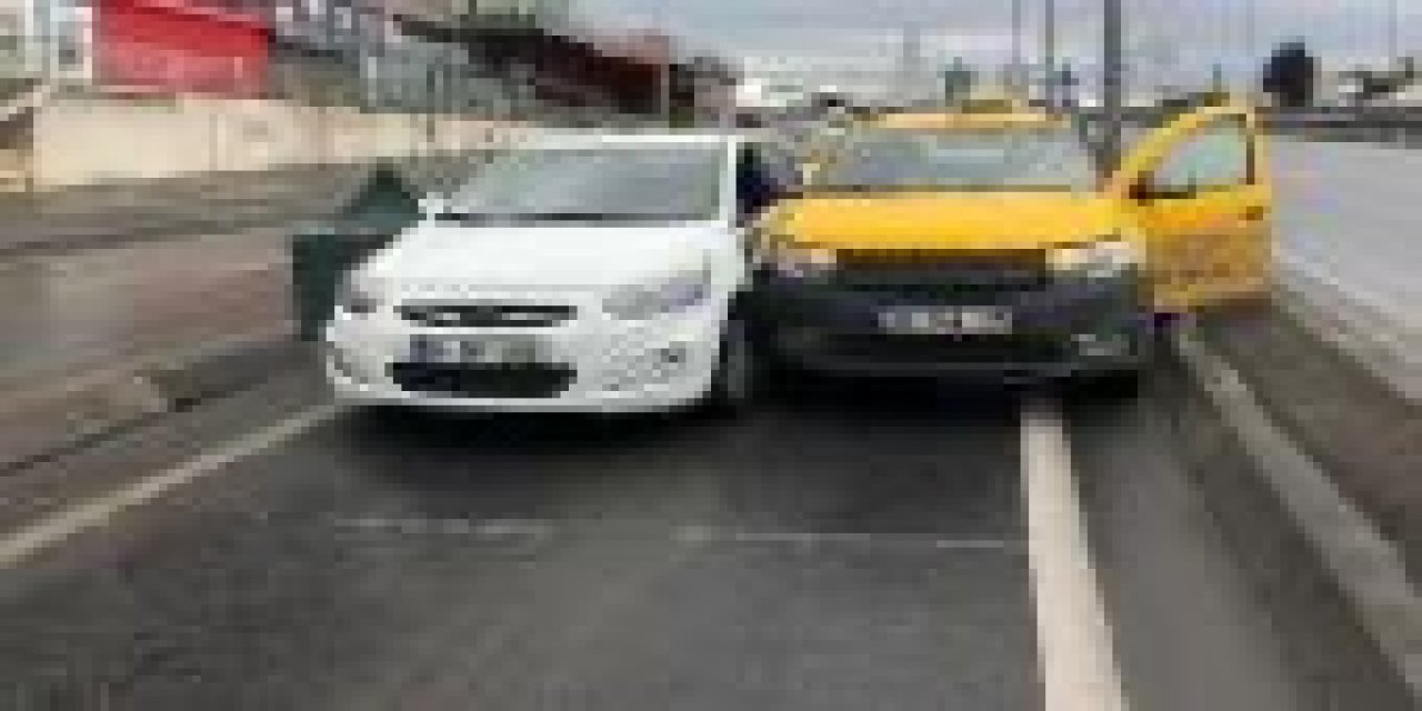 KISITLAMADA TAKSİDE UYUŞTURUCUYLA YAKALANDILAR; GAZETECİLERE KÜFÜR EDİP TEHDİT ETTİLER