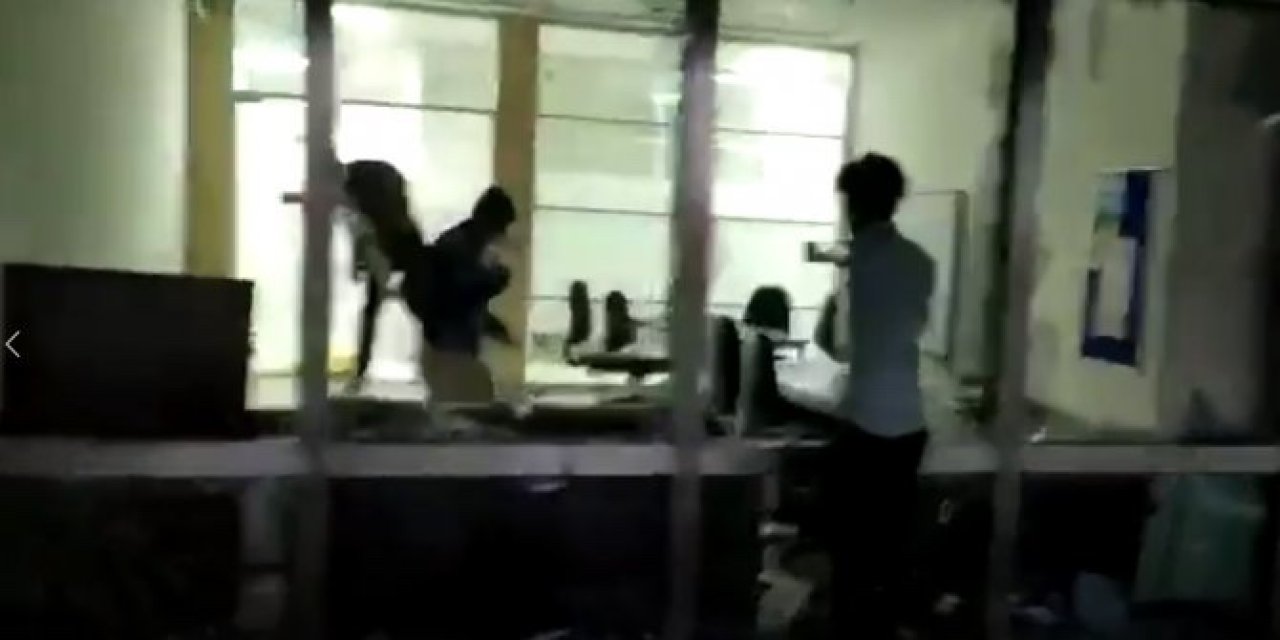 Apple'ın maaşlarını alamayan işçileri yöneticilerinin ofislerini bastı