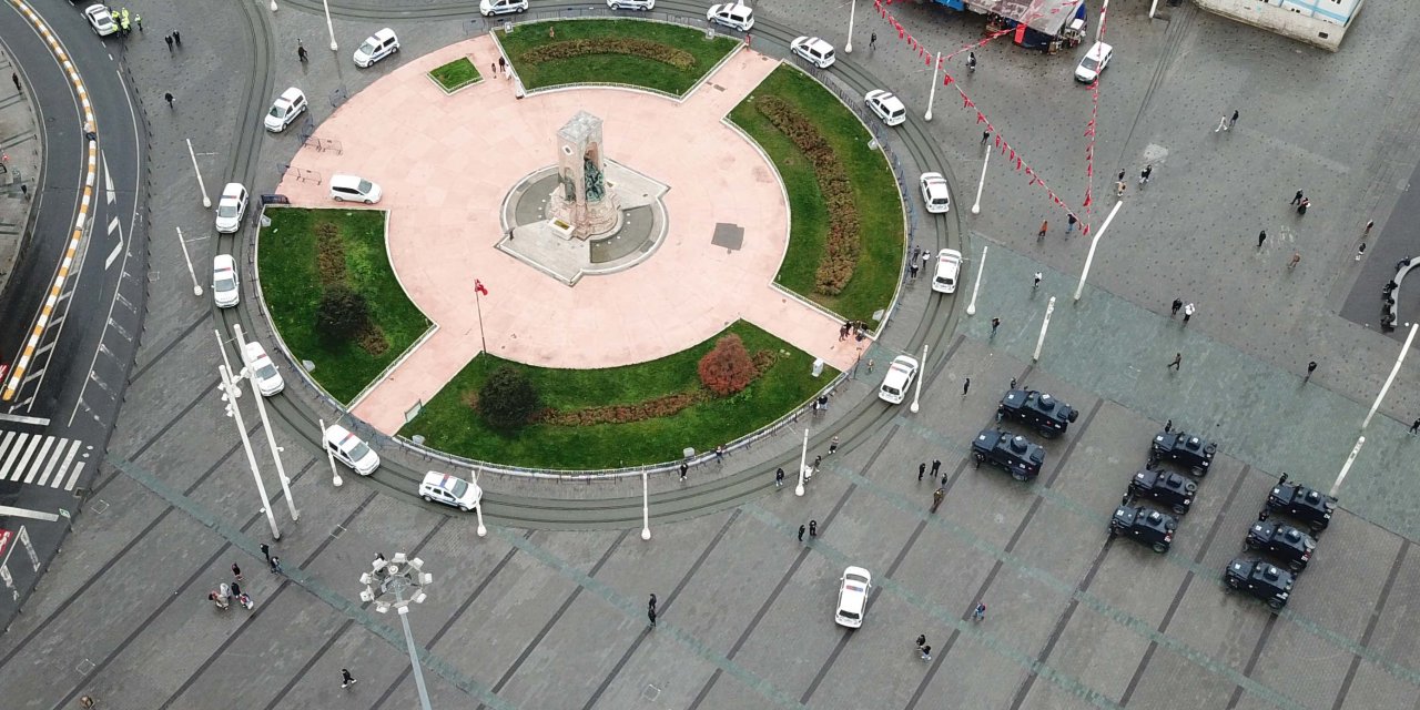 Taksim Meydanı'da merak uyandıran siren sesleri