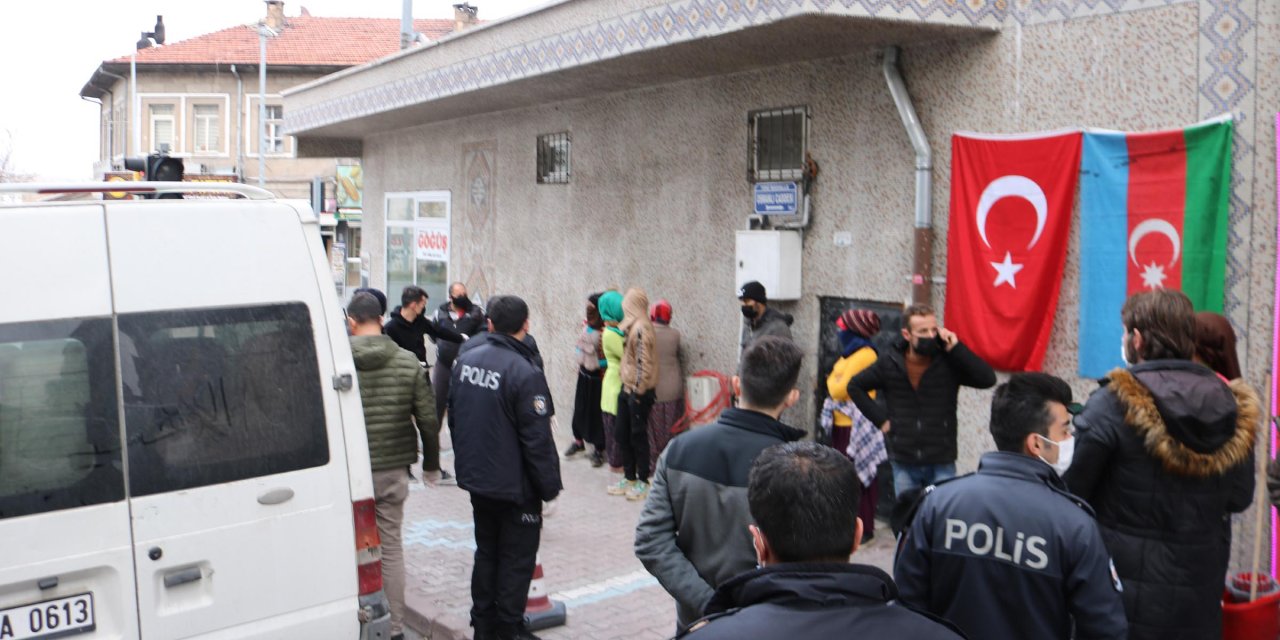 Kısıtlamayı ihlal eden Afgan ve Suriyeli 13 kişi yakalandı