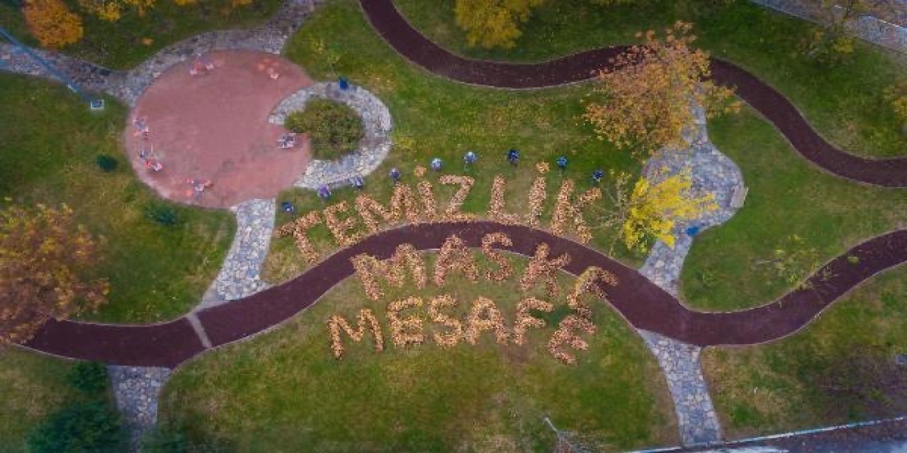 Belediye işçilerinden yapraklarla koronavirüs mesajı