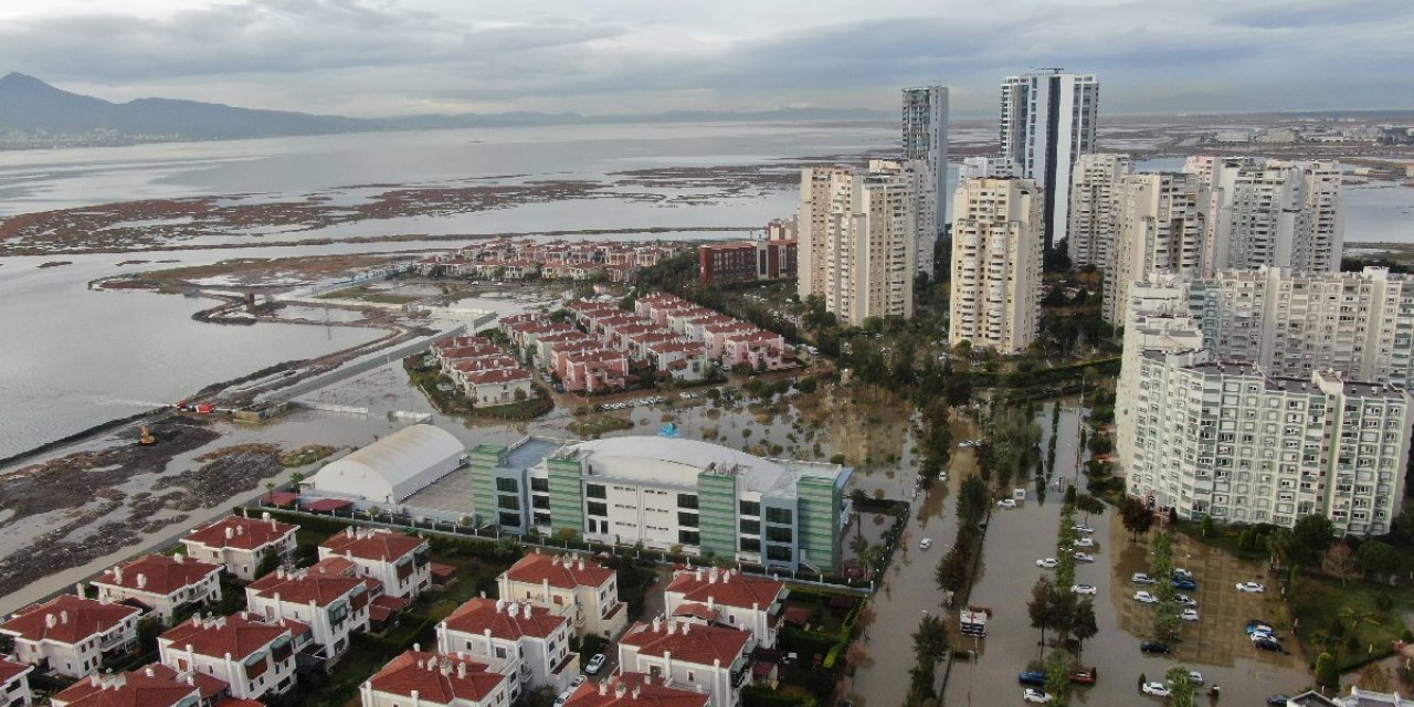 İzmir’i vuran sel felaketinden acı haberler peş peşe geldi! 2 kişinin cansız bedenine ulaşıldı