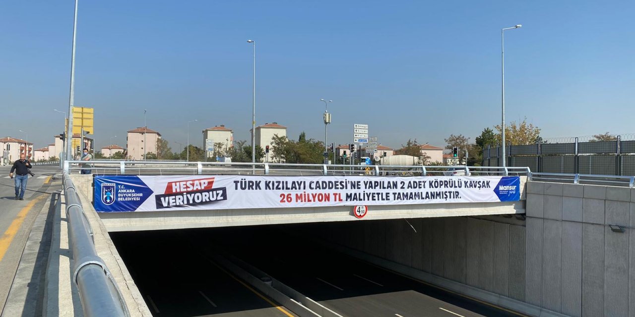 AKP'nin 'senin paranla yapılan köprüden sen geçtin parası ' aldığı millete; Mansur Yavaştan maliyet hesaplı pankart