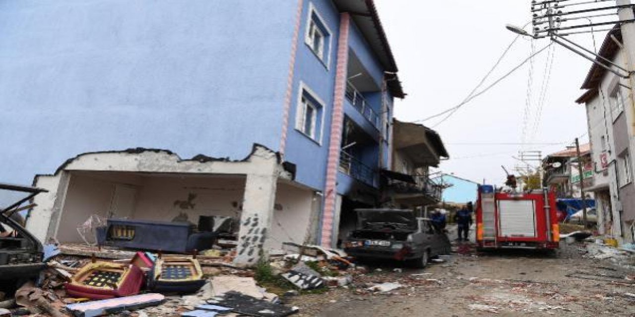 Uşak'ta iki ayrı binada doğal gaz sıkışması nedeniyle patlama: 7 yaralı