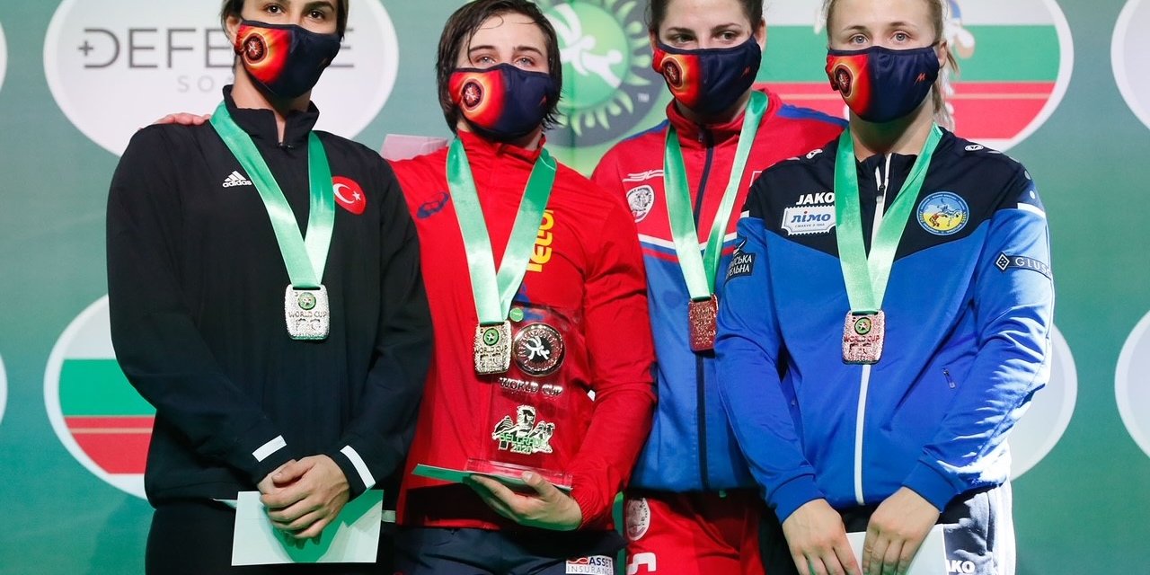 Milli güreşçi Buse Tosun'dan gümüş madalya 