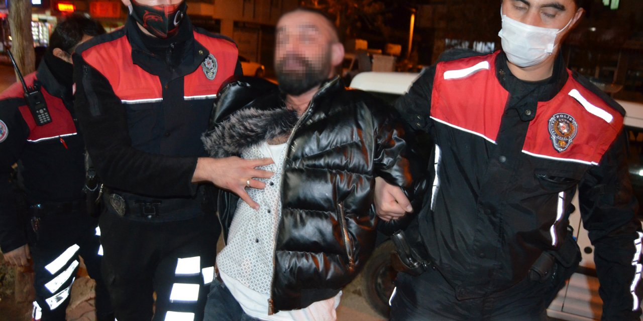 Maske takmamak için direndi, polis biber gazıyla müdahale etti