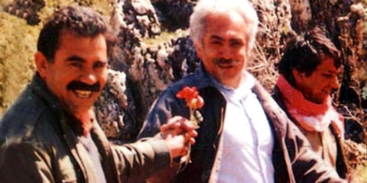 Eski defterler açıldı! Davutoğlu, Perinçek'in gözünün yaşına bakmadı! Öcalan'a çiçek vermiş biridir