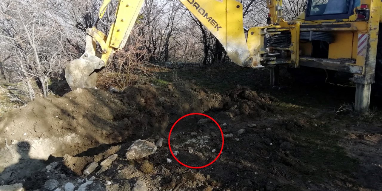 Kepçenin kazı sırasında kırdığı küpten 300'den fazla sikke çıktı