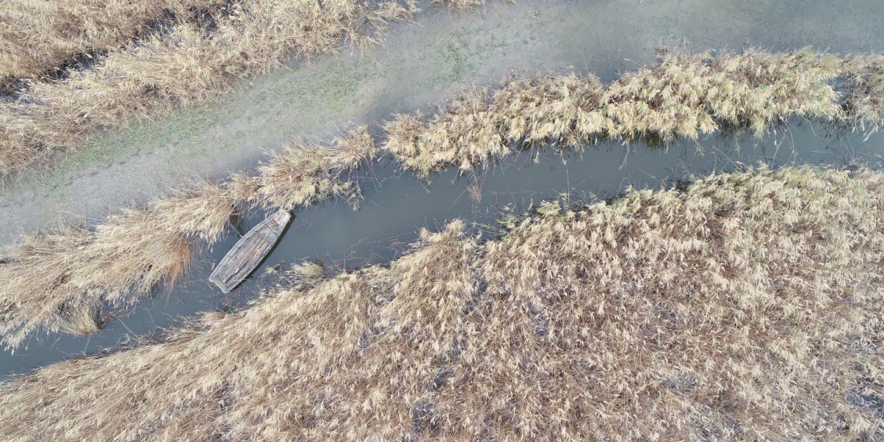 Yerleri 'drone' ile belirlenen kayıklara el konuldu