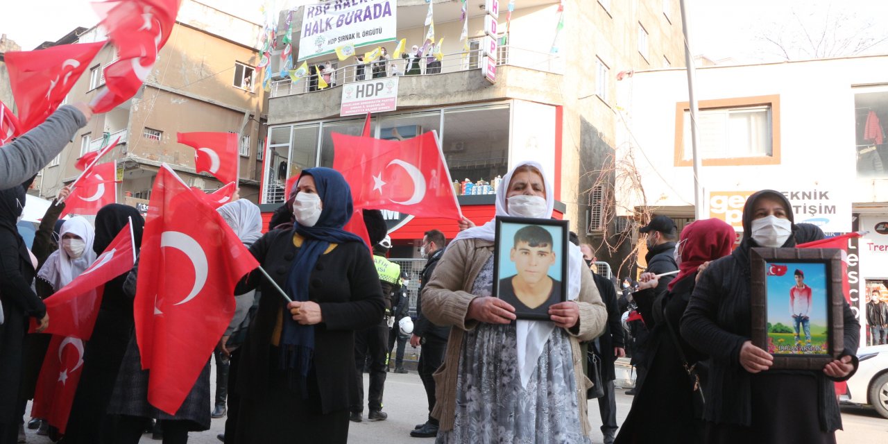Şırnaklı kadınlardan 'Kahrolsun PKK, sloganı