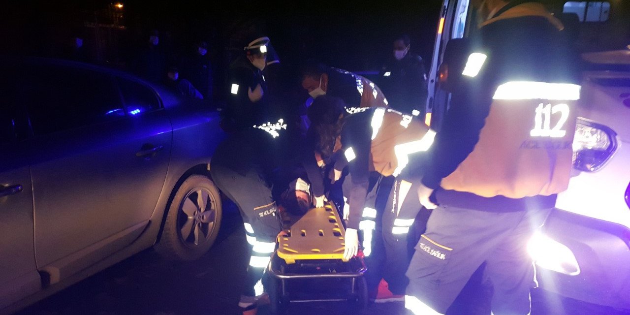 Uyuşturucu şüphelilerinin bulunduğu otomobil duvara çarptı