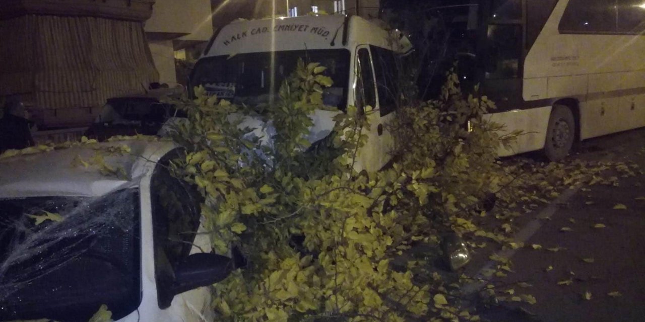 Denizli'de freni boşalan otobüs 5 araca çarptı; o anlar kamerada
