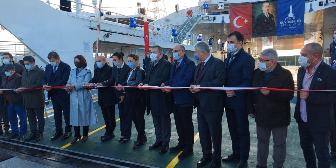 Büyükşehir’in yaptırarak İzdeniz filosuna kattığı beşinci arabalı vapura İzmirliler arasında yapılan oylamayla Uğur Mumcu adı verildi.