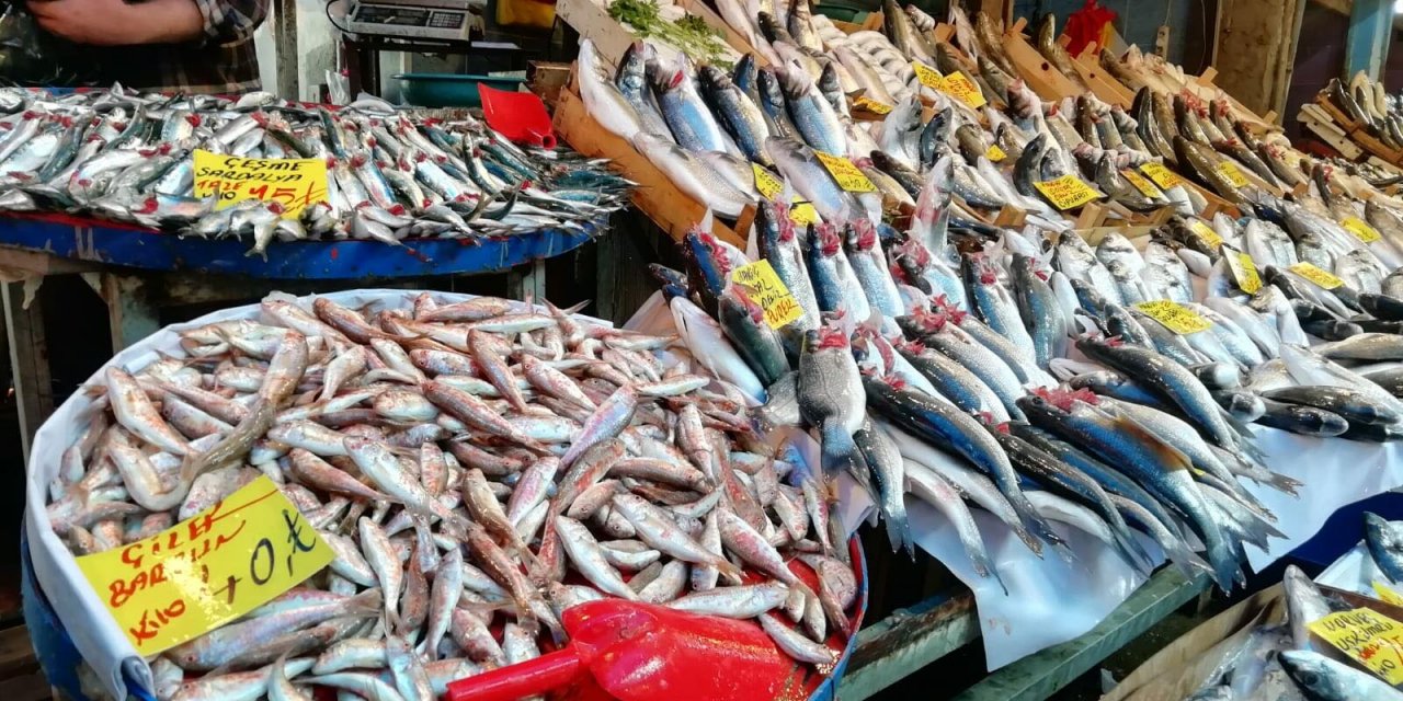 Kısıtlamadan muaf tutulan balıkçılar müşterilerini bekliyor