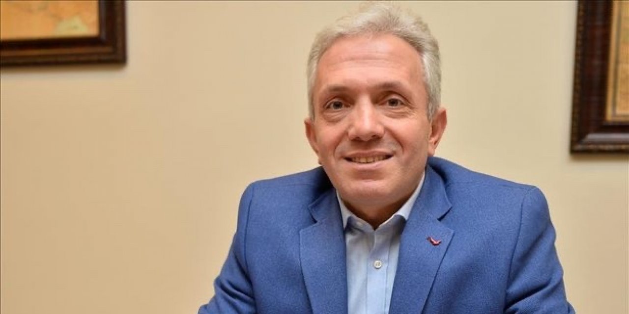 Ebubekir Sofuoğlu'nun skandalları bitmiyor bu zihniyetteki bir adamın bırakın ders vermesini çocuklarımıza yaklaşmasına  nasıl izin verilebilir