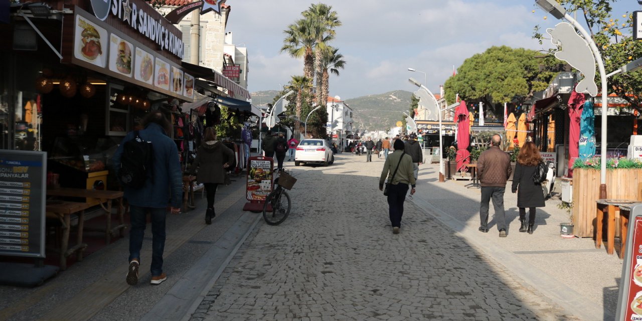 Foça'yı ikiye bölen 'kara taş' için karar verildi