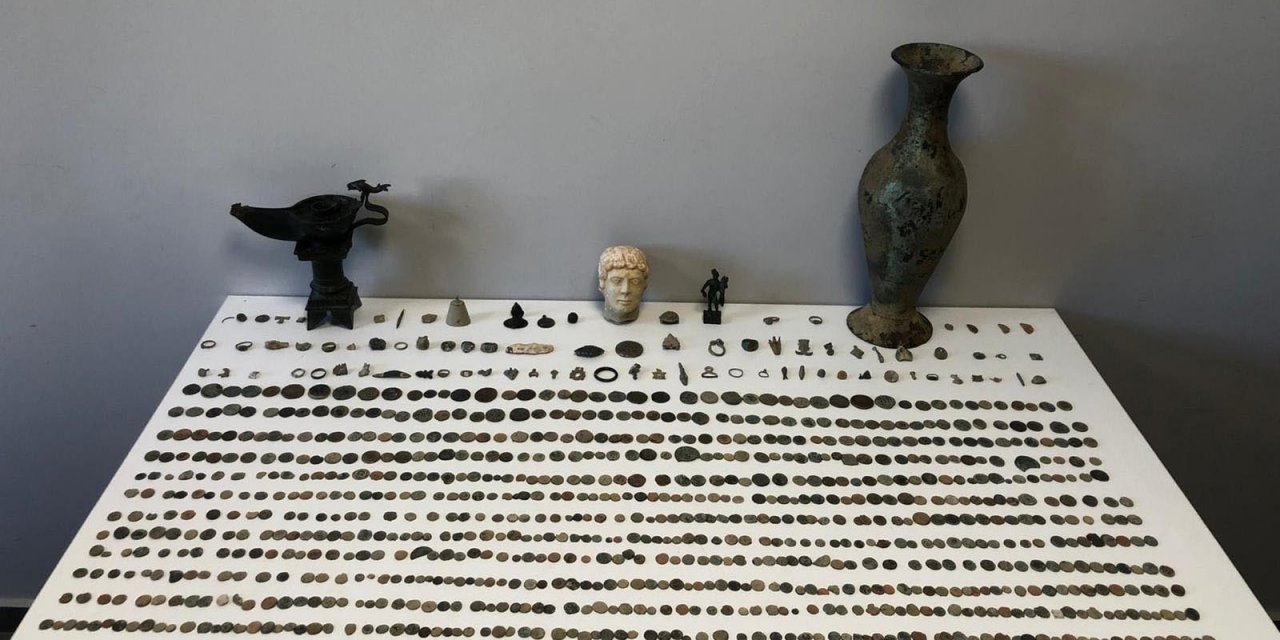 1053 parça tarihi eser ile yakalanan 3 kişiye gözaltı
