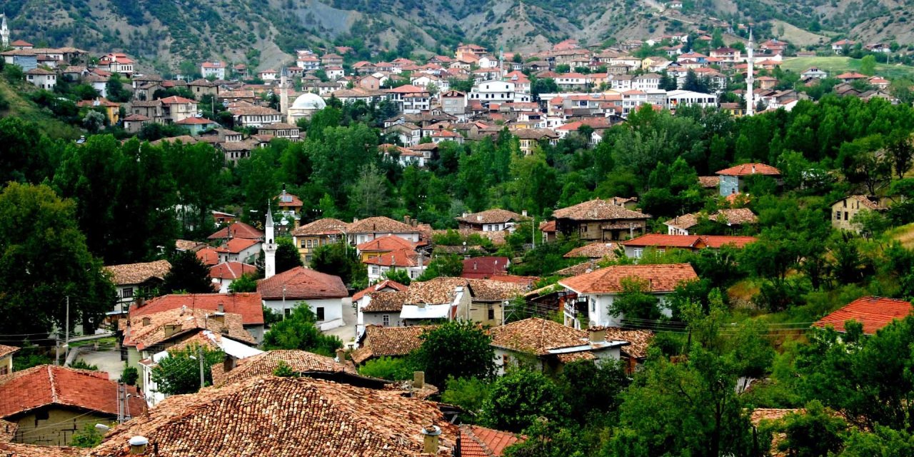 Artan corona virüsü vakaları sonrası alınan sıkı önlemlerle ilçede 3 gündür hiç koronavirüs vakası görülmedi